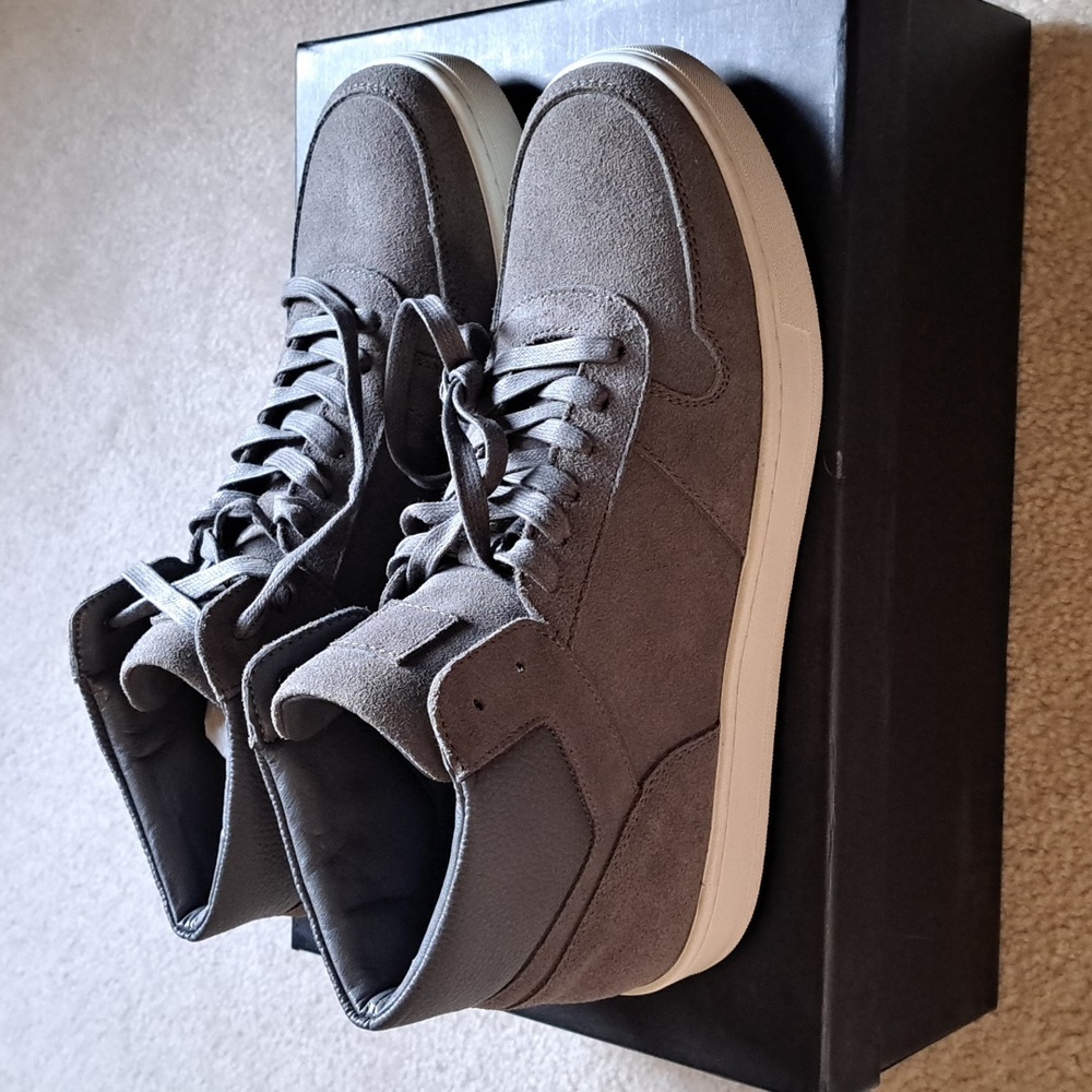 Mens Moretti size 10, gray suede
